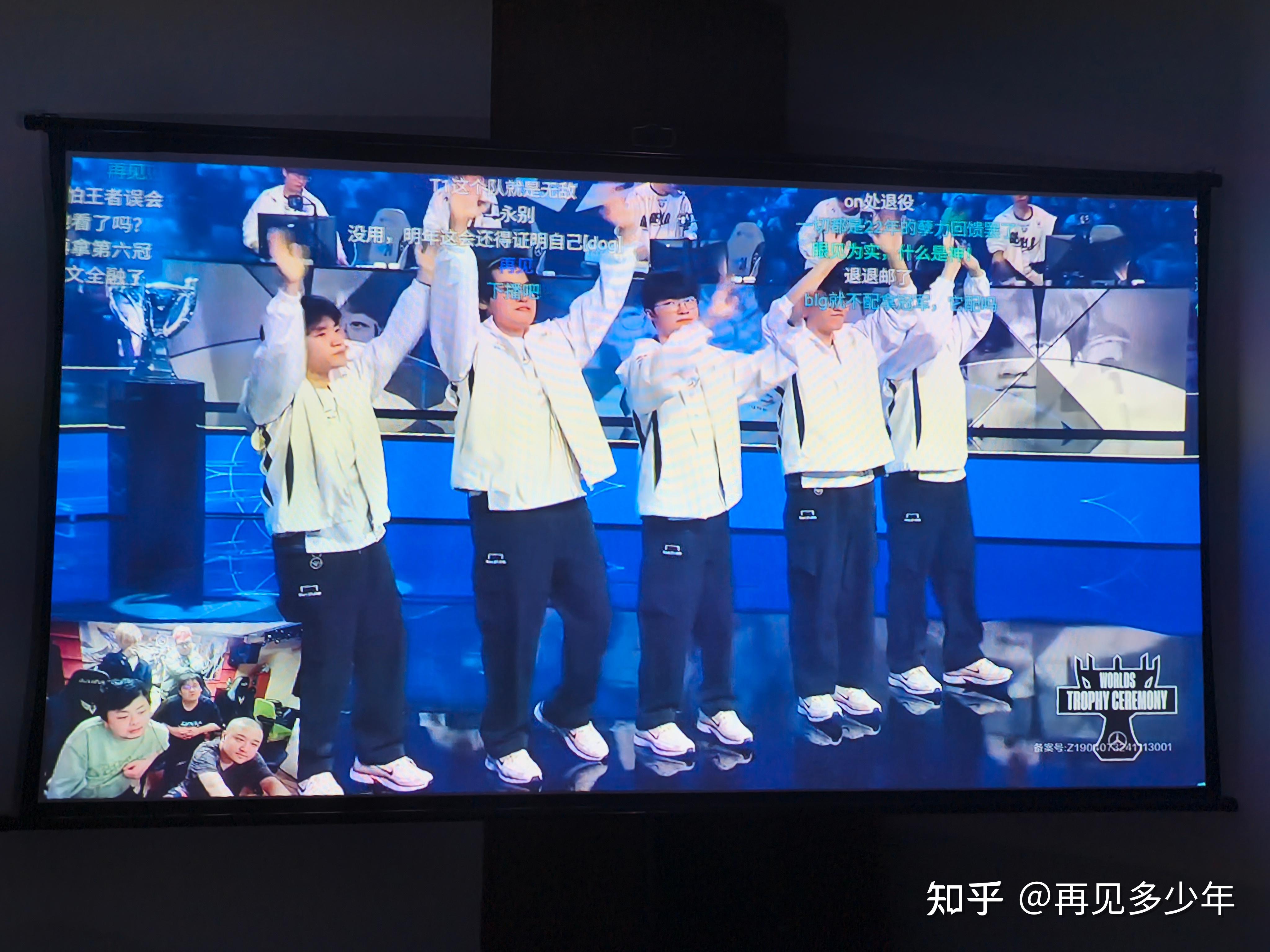 Faker迎来十五赛季出色发挥，巴黎圣日耳曼观众热烈欢呼！